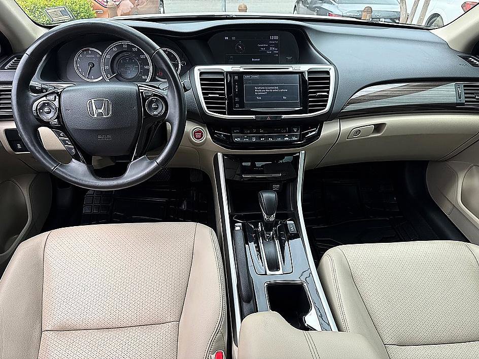Used 2017 Honda Accord EX-L image 7