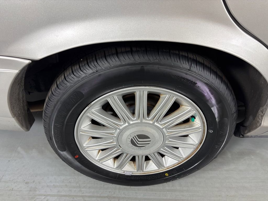 Used 2010 Mercury Grand Marquis LS image 10