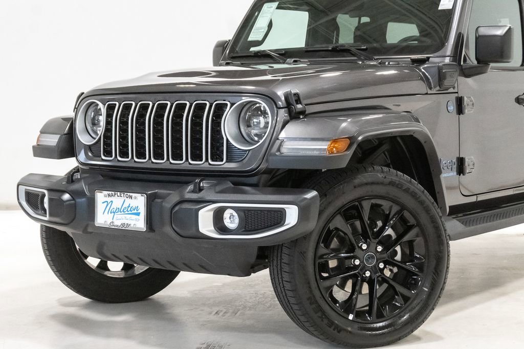 Used 2025 Jeep Wrangler Unlimited Sahara image 2