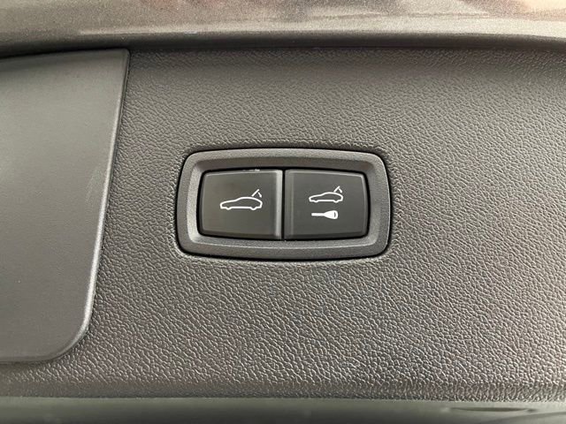 Used 2023 Porsche Cayenne w/ Premium Package image 8