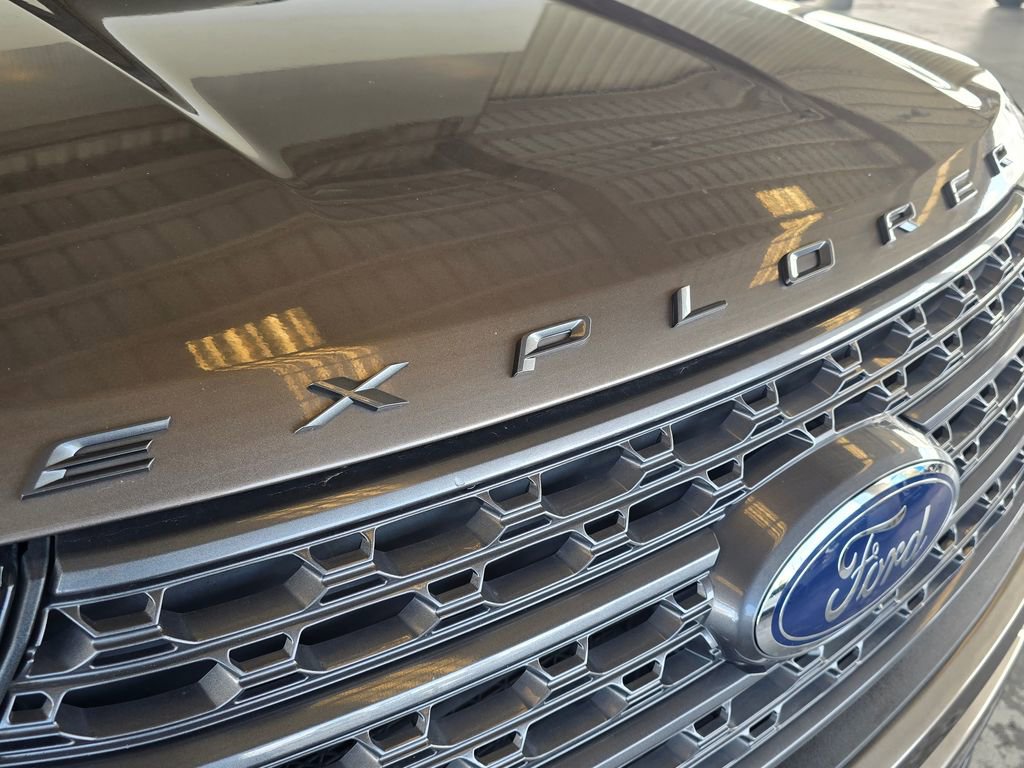 Used 2021 Ford Explorer XLT image 41