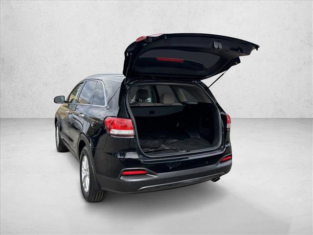 Used 2017 Kia Sorento LX w/ LX Convenience Package image 7