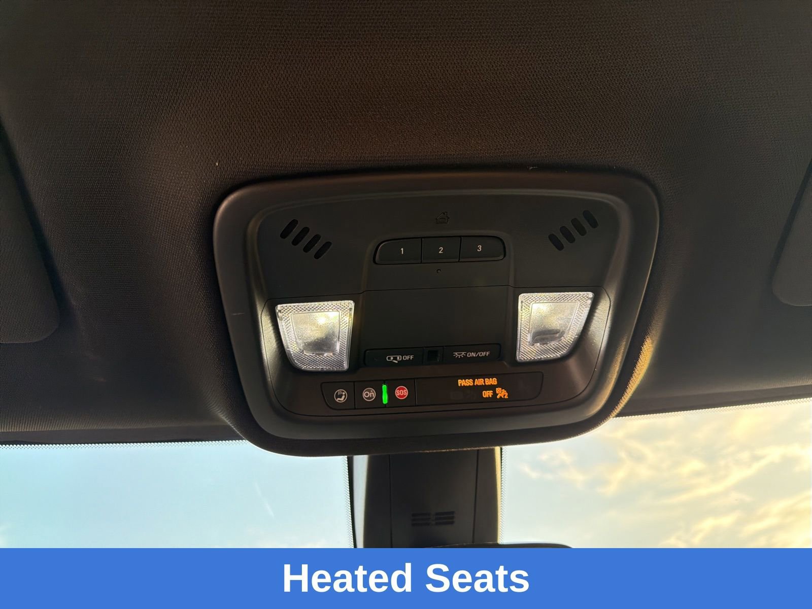 Used 2023 Chevrolet Traverse LT image 16