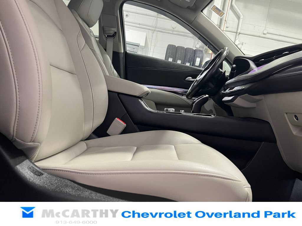 Used 2022 Cadillac XT4 Luxury w/ Cold Weather Package AWD/4WD image 32