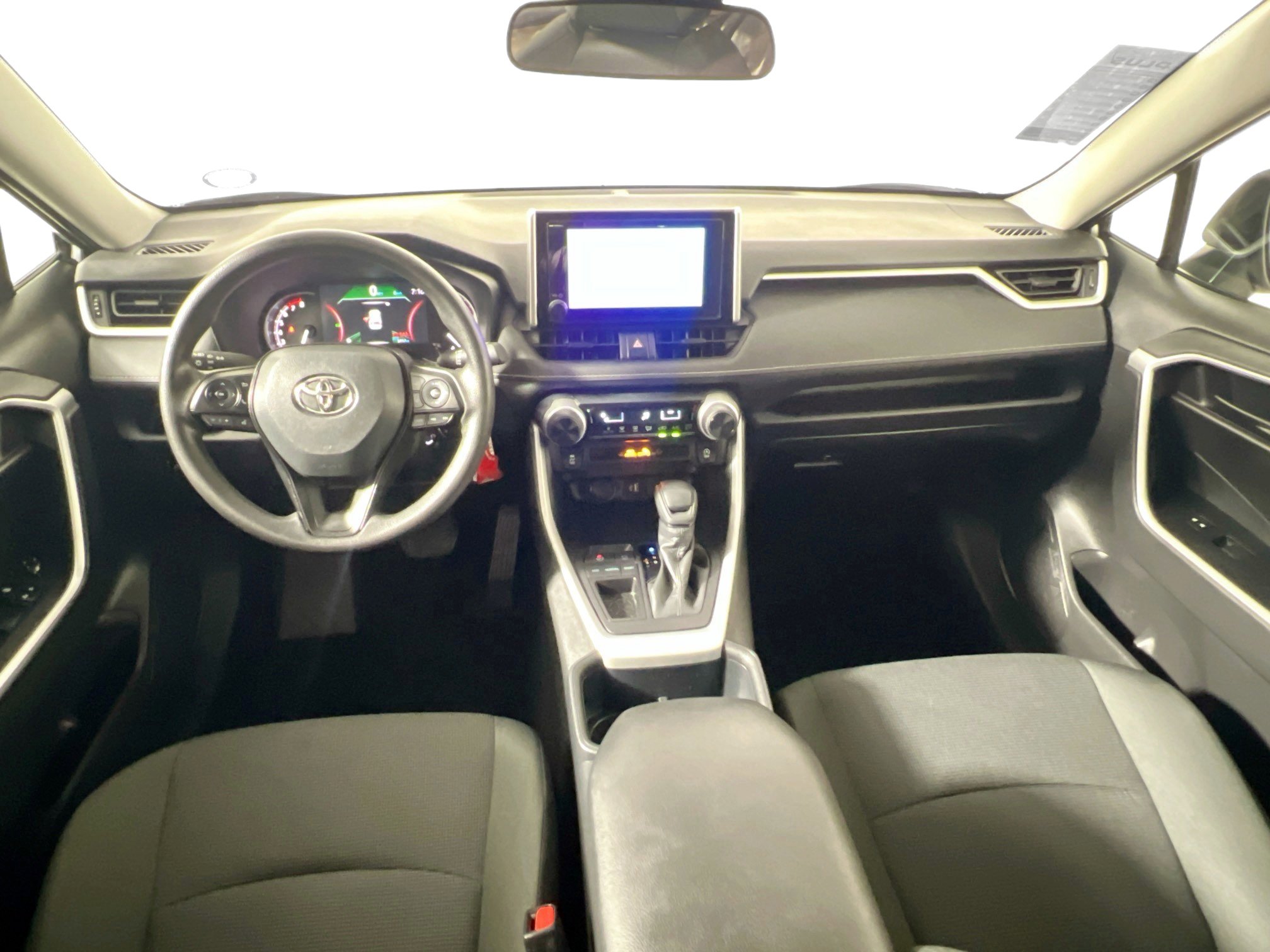 Used 2025 Toyota RAV4 LE image 29