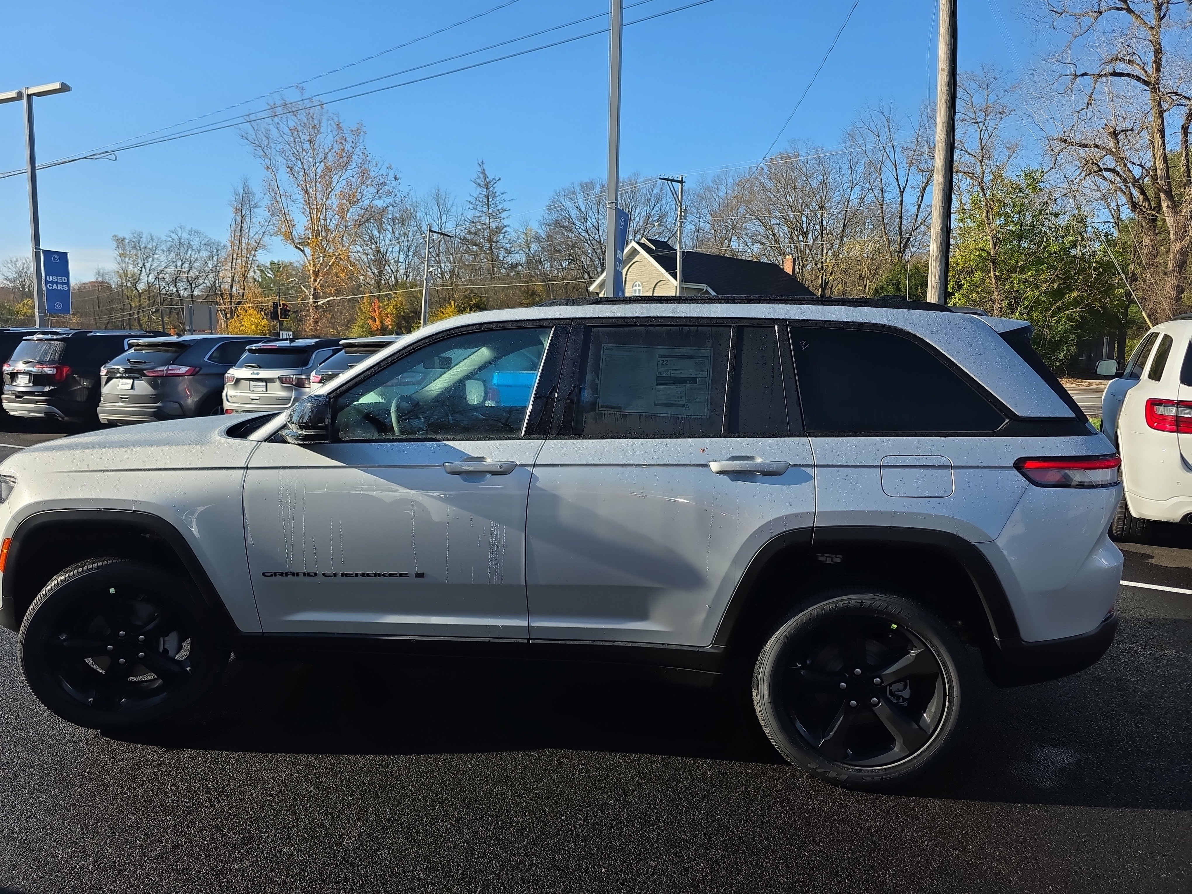 New 2025 Jeep Grand Cherokee Altitude image 18