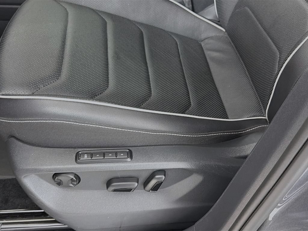 Used 2024 Volkswagen Tiguan SEL R-Line AWD/4WD image 23