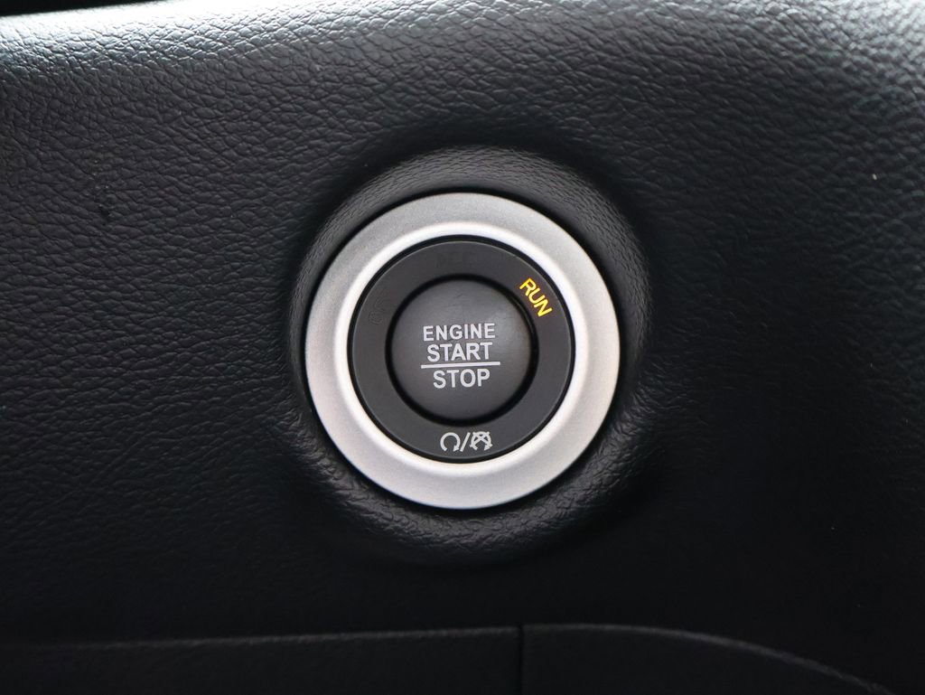 Used 2025 Chrysler Pacifica Select FWD image 31