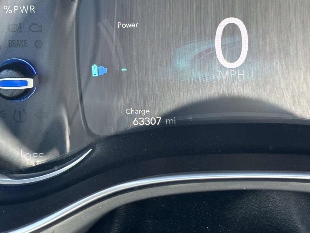 Used 2023 Chrysler Pacifica Limited w/ Uconnect Theater Family Group FWD image 23