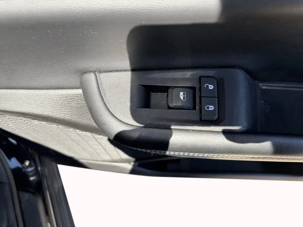 Used 2024 Jeep Grand Cherokee L Laredo image 17