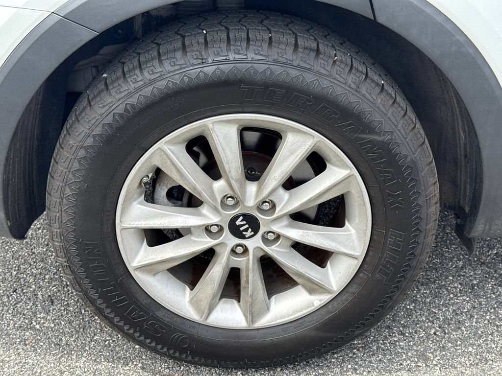 Used 2019 Kia Sorento FWD image 17