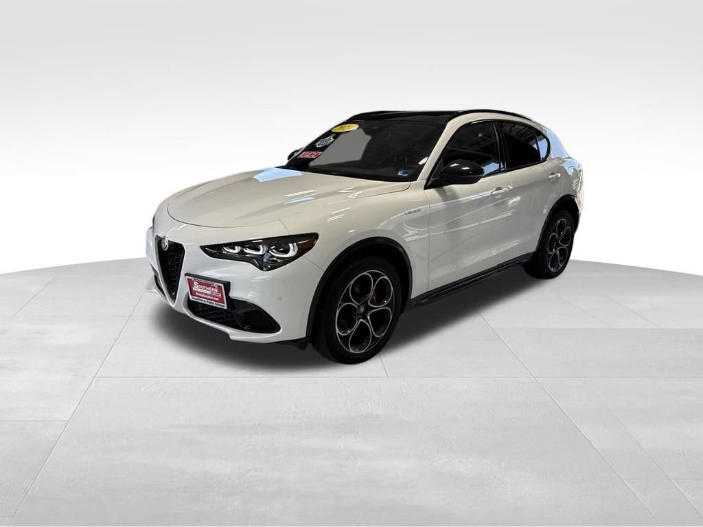 Used 2024 Alfa Romeo Stelvio Veloce AWD/4WD image 2