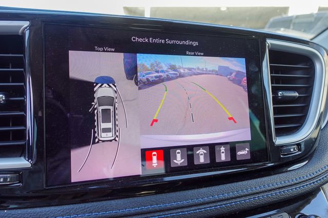 Used 2021 Chrysler Pacifica Touring-L image 19