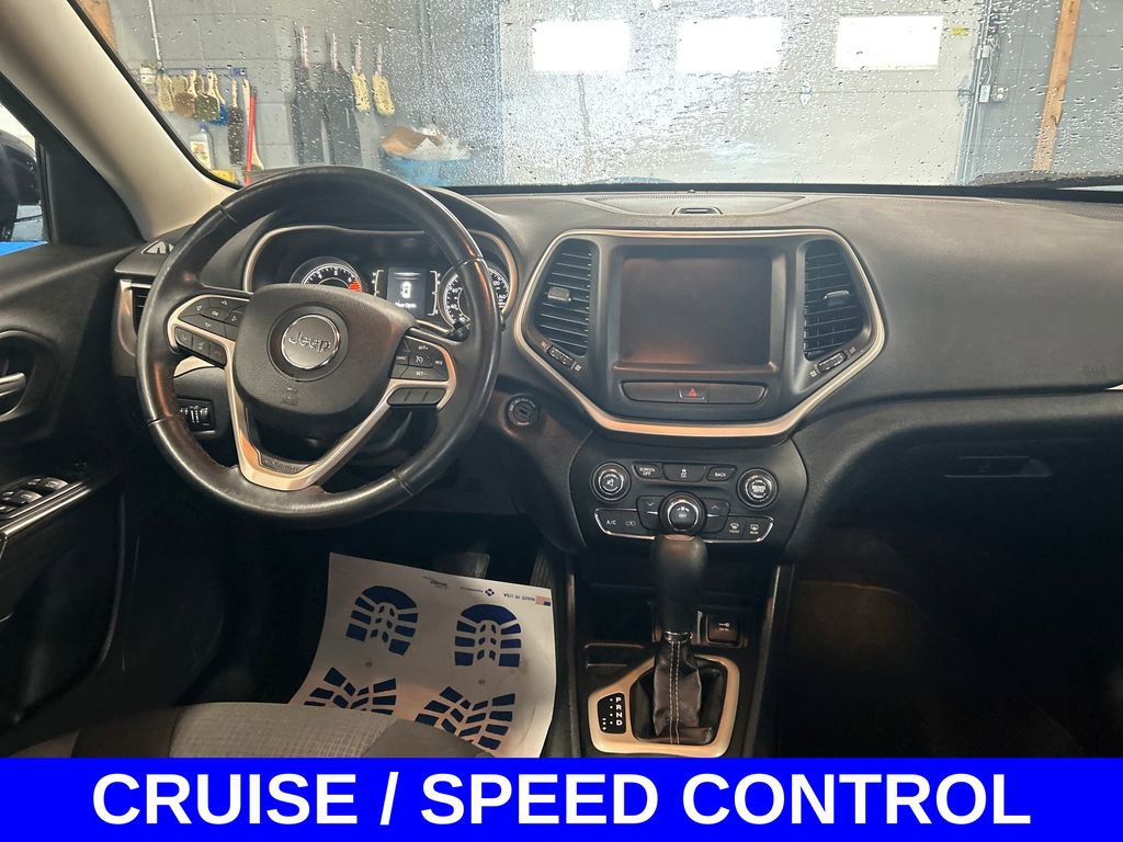 Used 2016 Jeep Cherokee Latitude FWD image 10