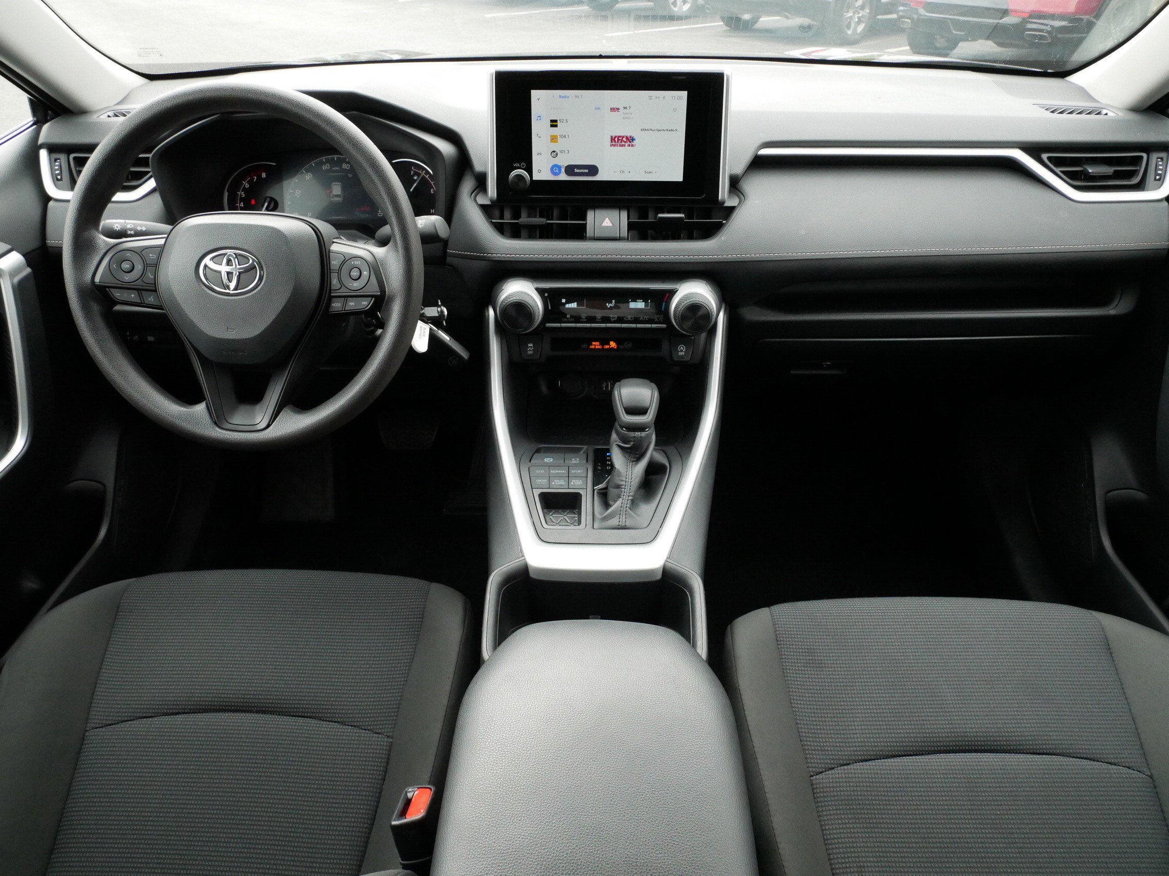 Used 2024 Toyota RAV4 LE AWD/4WD image 10