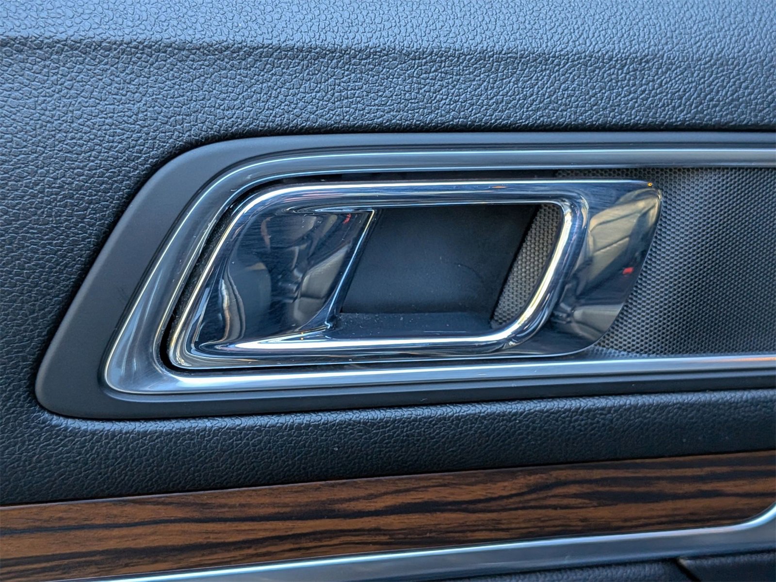 Used 2018 Ford Explorer Limited w/ Ford Safe & Smart Package image 28