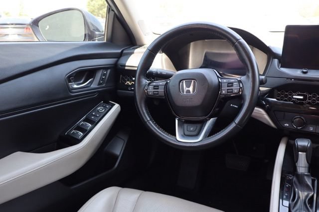 Used 2025 Honda Accord Touring image 13
