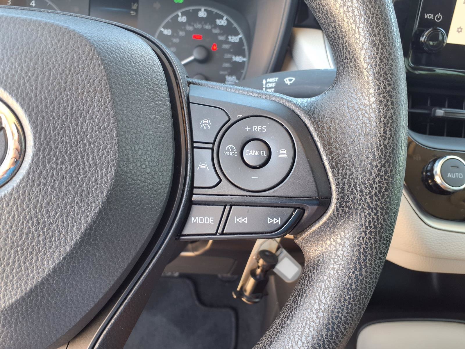 Used 2025 Toyota Corolla LE FWD image 19