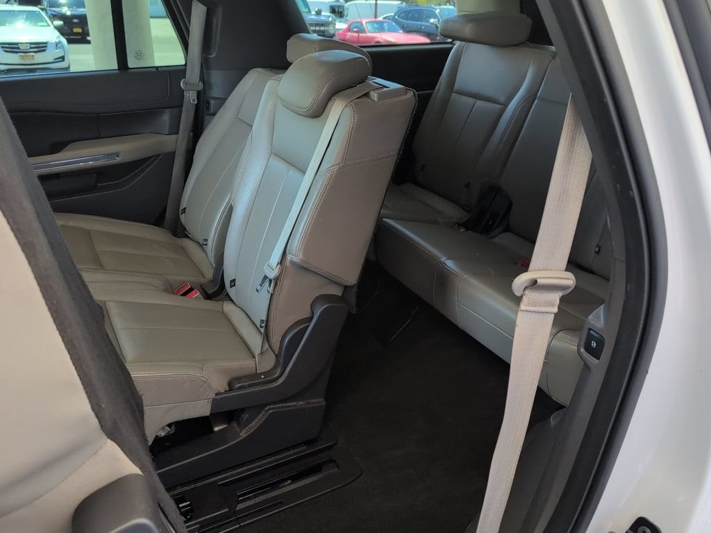 Used 2019 Ford Expedition XLT w/ Equipment Group 202A AWD/4WD image 26