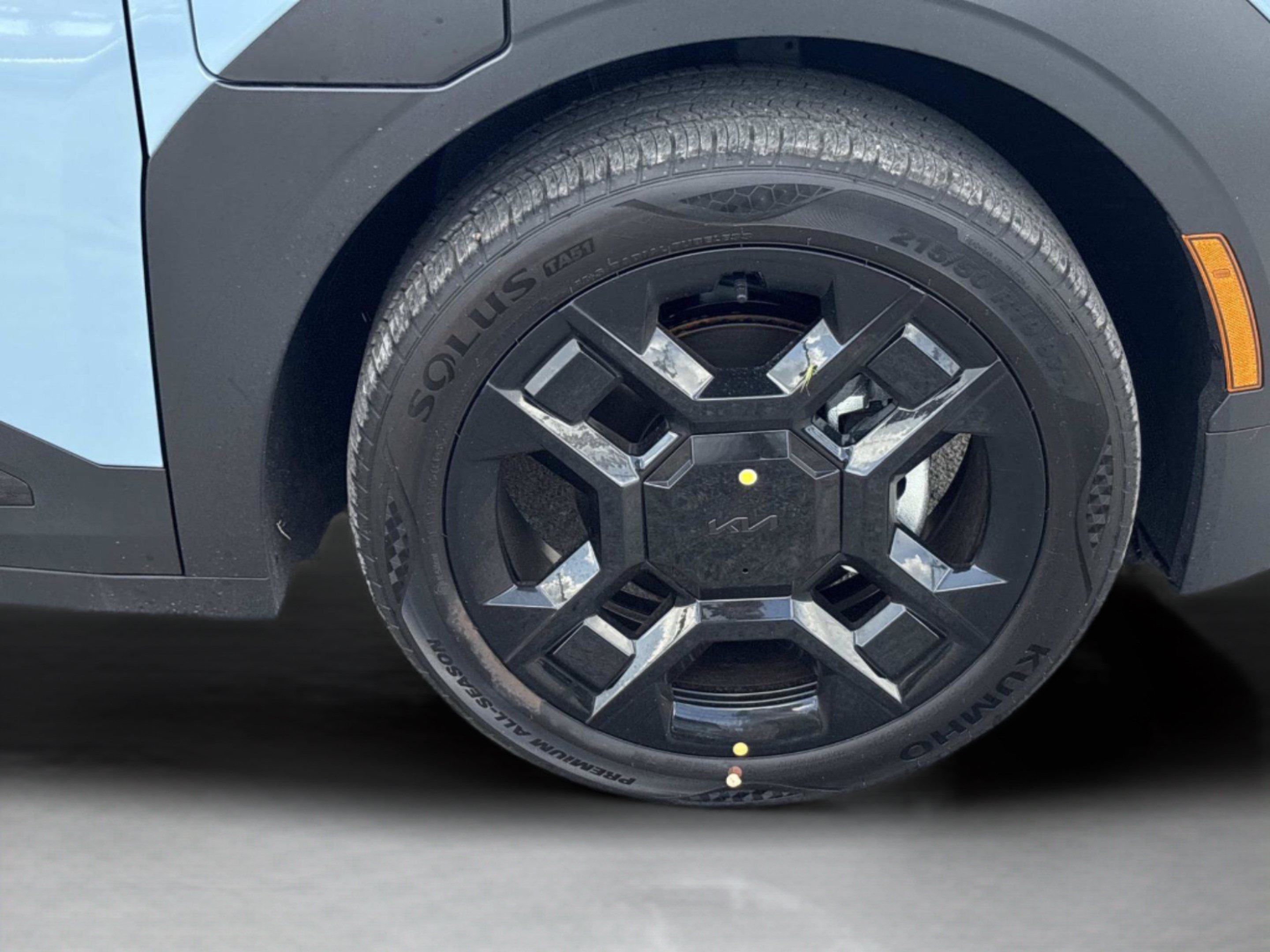New 2027 Kia EV3 Wind FWD image 9