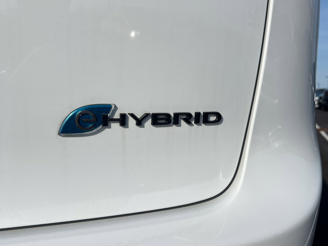 Used 2024 Chrysler Pacifica Limited image 5