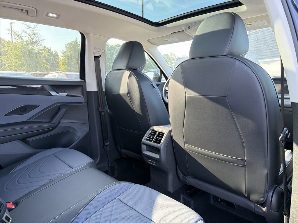 New 2026 Volkswagen Tiguan SE FWD image 17