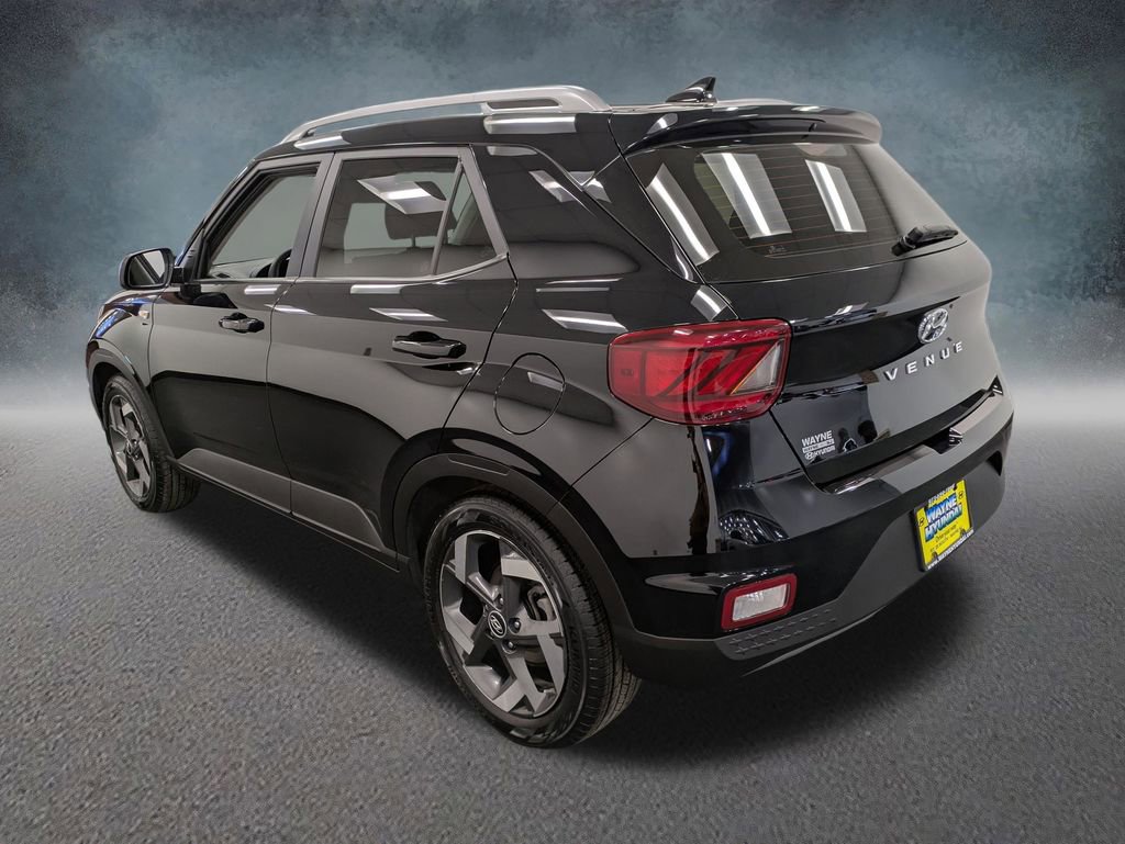 Used 2021 Hyundai Venue SEL w/ Premium Package image 6