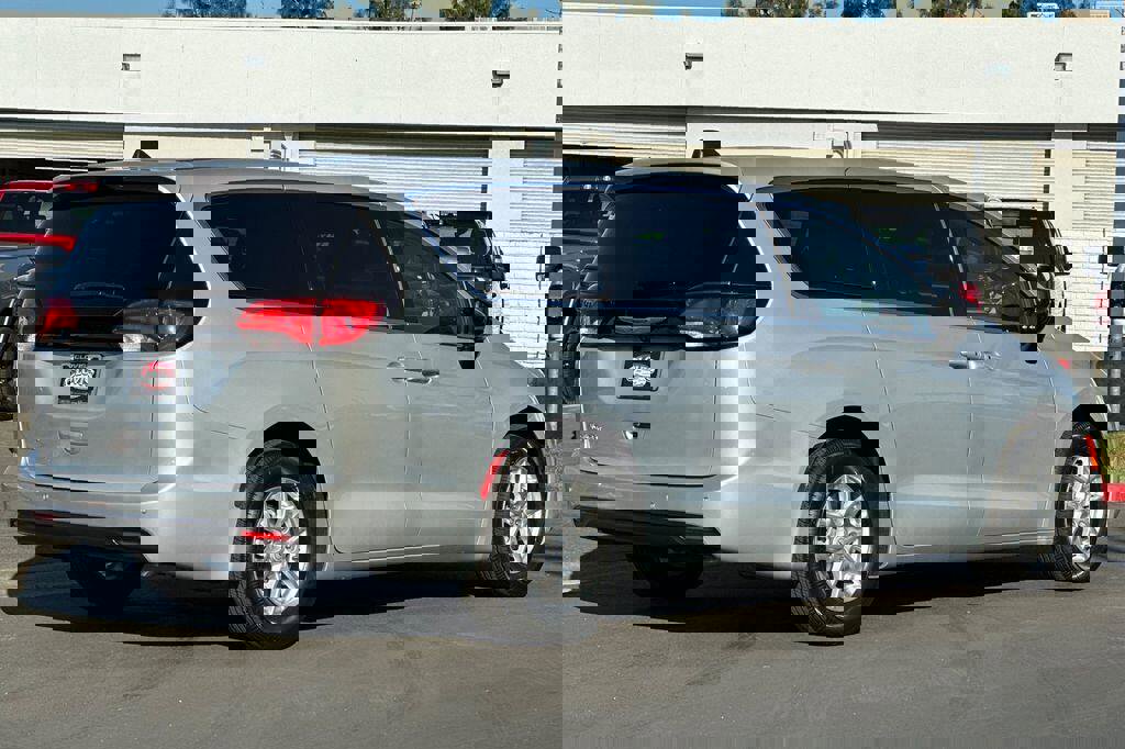 New 2026 Chrysler Voyager LX image 4