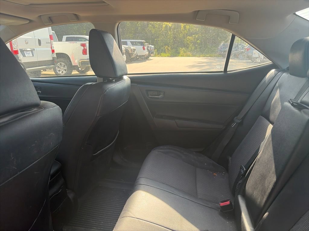 Used 2017 Toyota Corolla SE w/ SE Premium Package FWD image 10