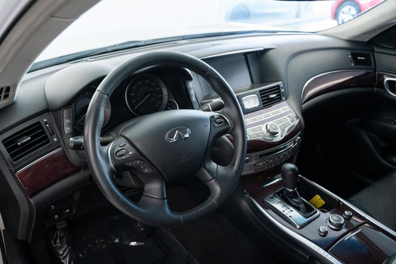 Used 2018 INFINITI Q70 L 3.7 AWD/4WD image 13