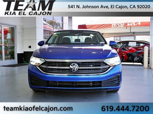 Used 2024 Volkswagen Jetta SE FWD image 4