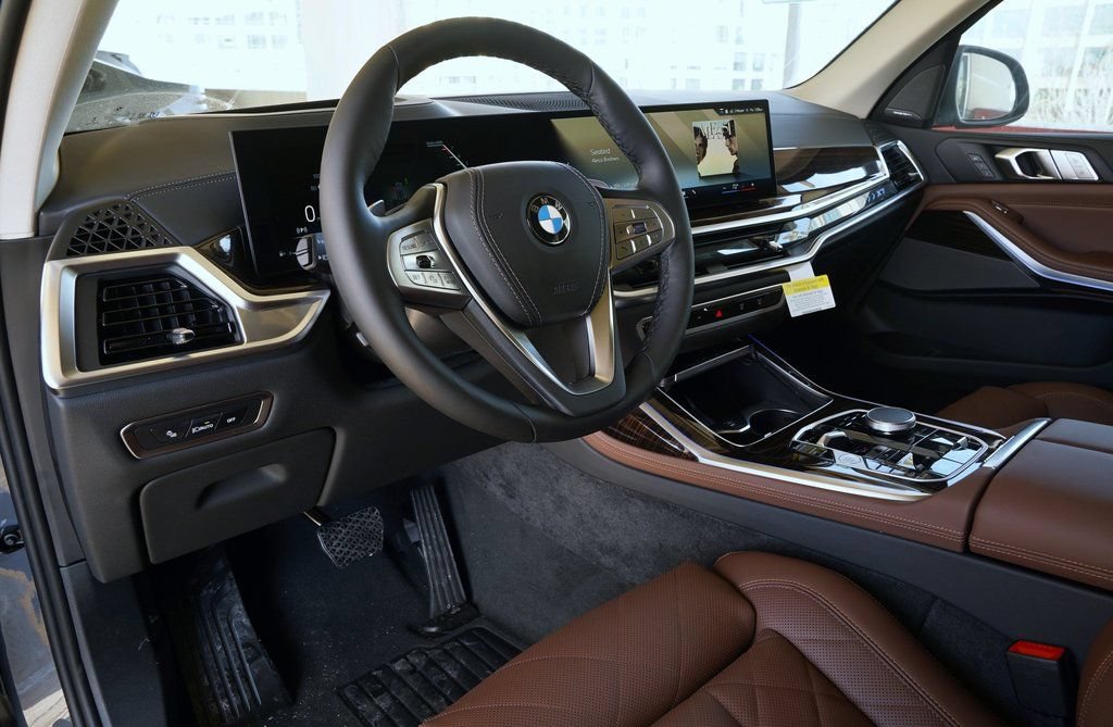 Used 2026 BMW X7 xDrive40i AWD/4WD image 11