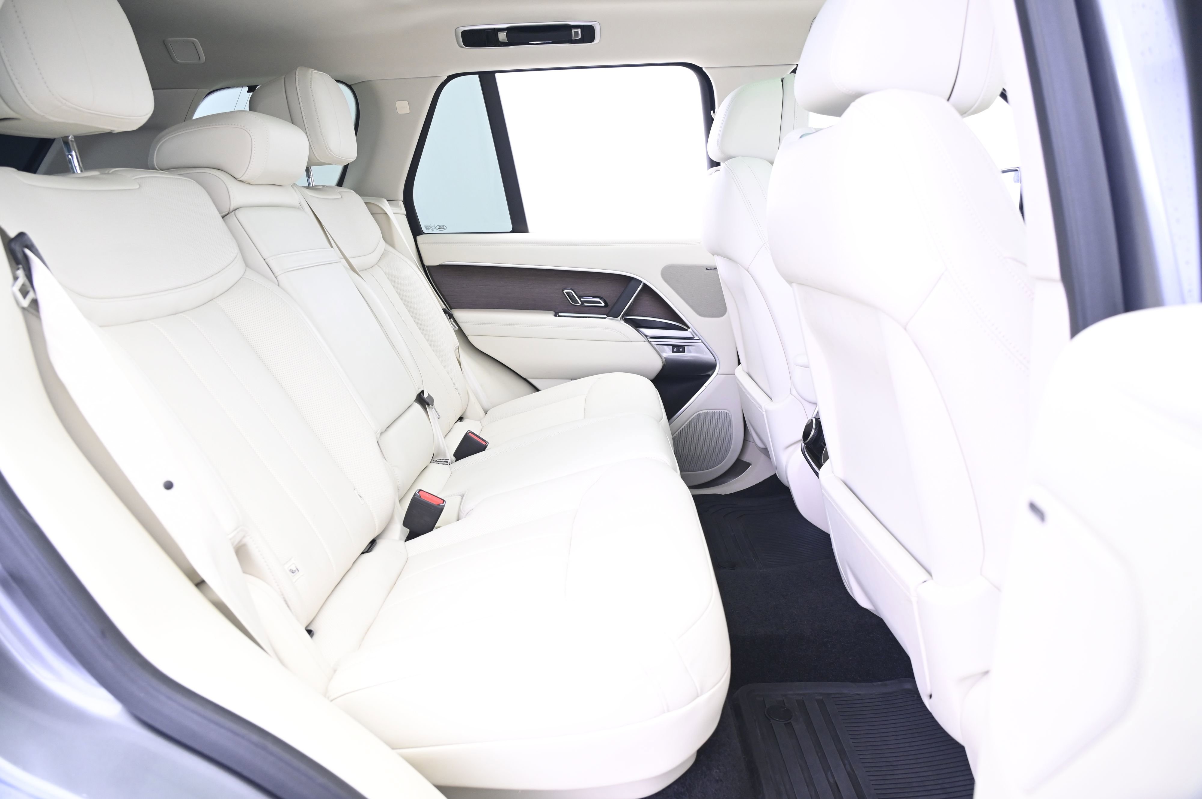 Used 2024 Land Rover Range Rover SE AWD/4WD image 18
