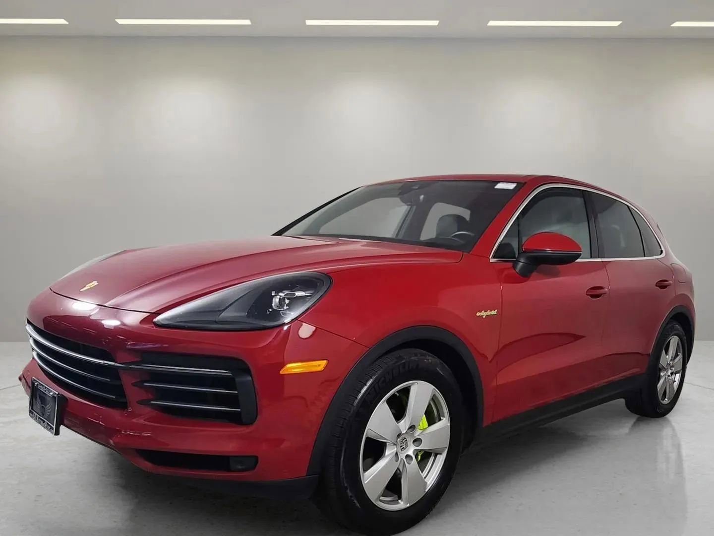 Used 2021 Porsche Cayenne E-Hybrid Sport Utility 4D image 3