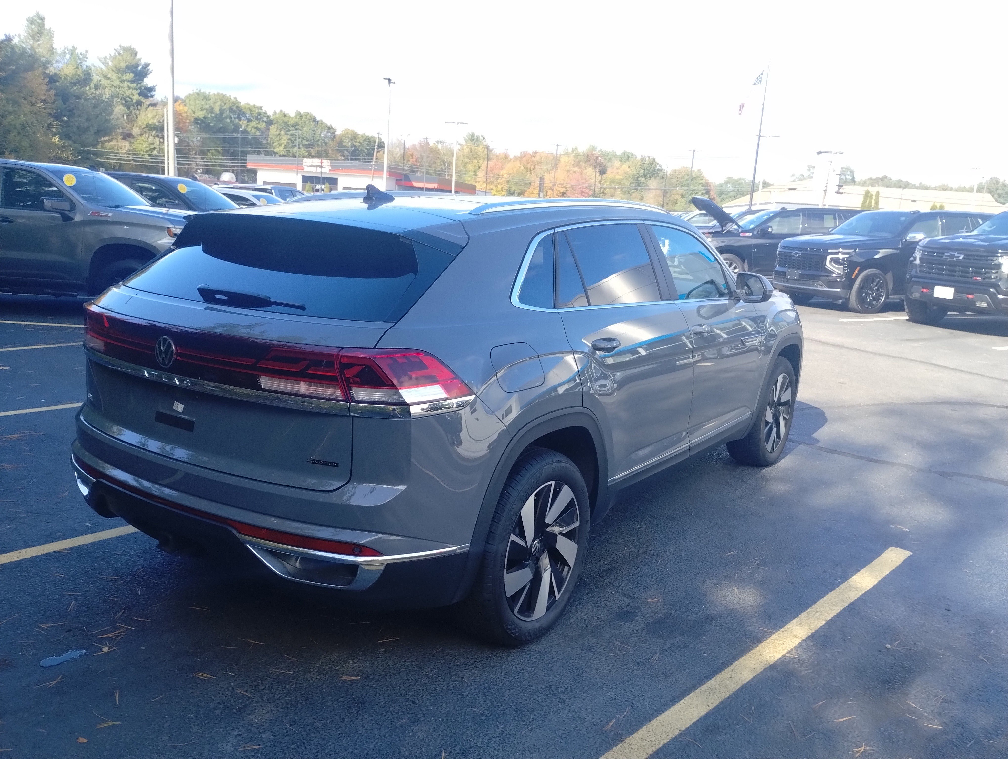 Used 2024 Volkswagen Atlas Cross Sport SEL image 3