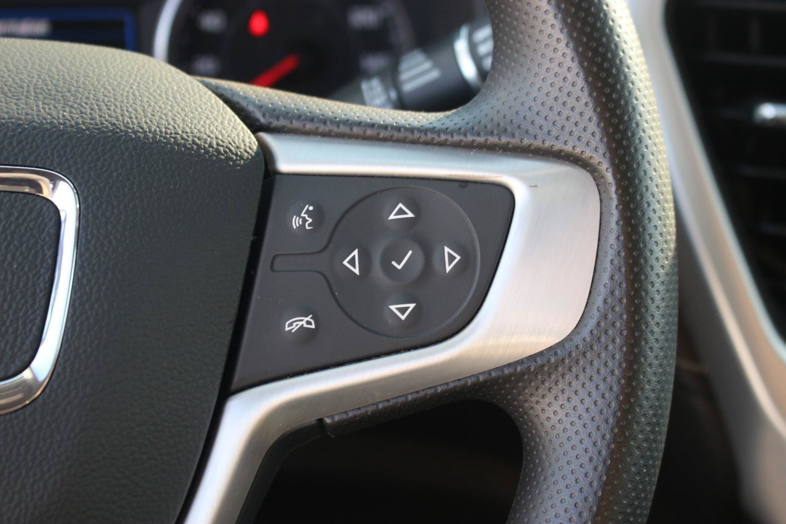 Used 2021 GMC Acadia SLE w/ Driver Convenience Package FWD image 19
