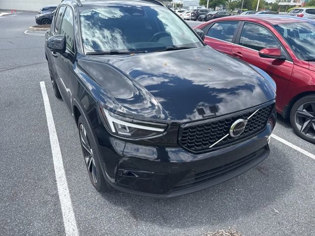 Used 2024 Volvo XC40 B5 Plus w/ Protection Package Premier AWD/4WD image 2