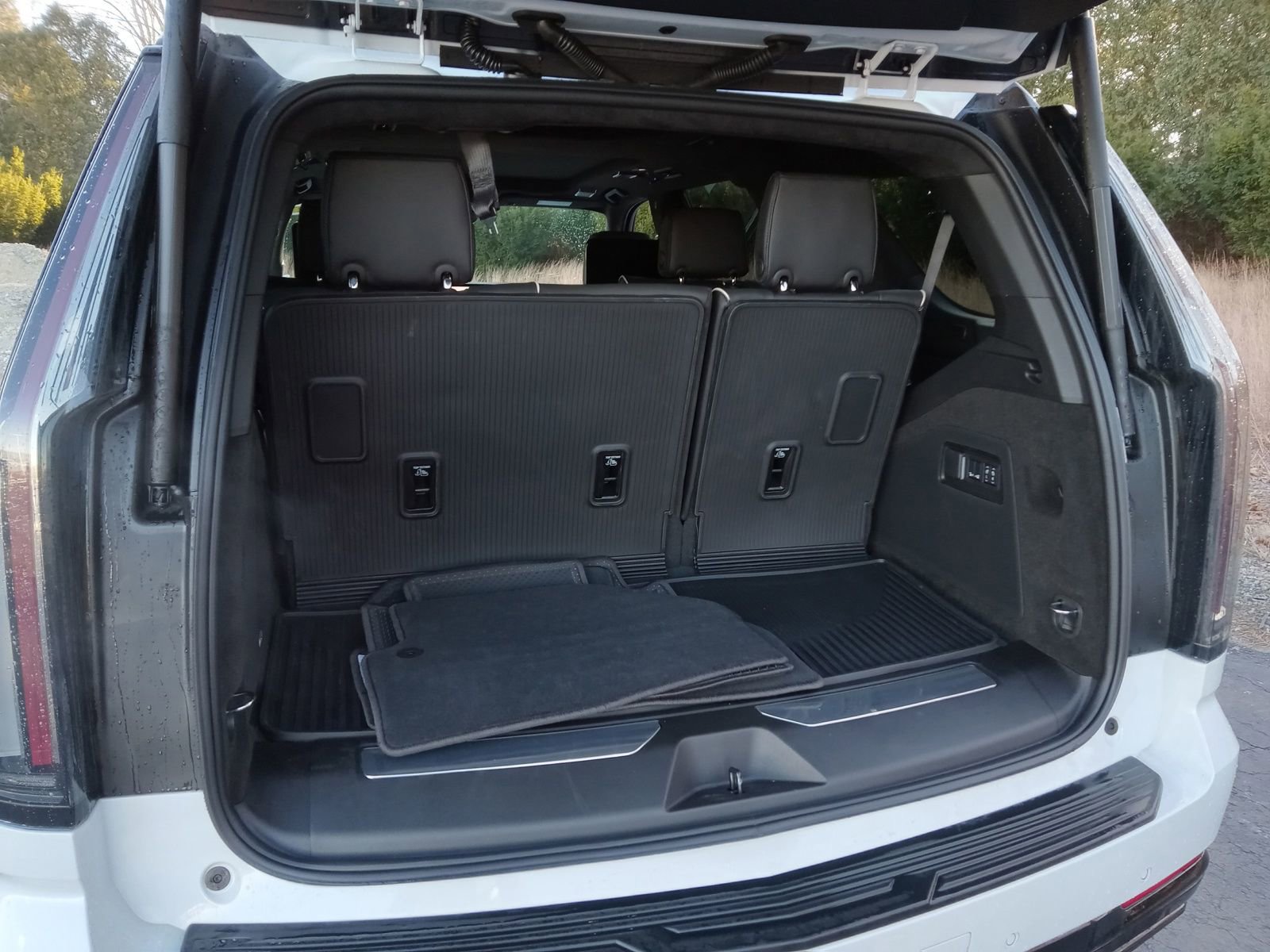 Used 2026 Cadillac Escalade Platinum Sport w/ LPO, ONYX Package image 34