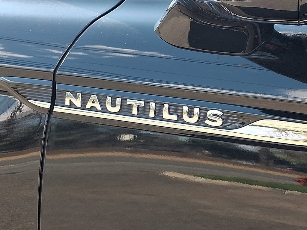 Used 2023 Lincoln Nautilus Reserve w/ Monochromatic Package AWD/4WD image 30