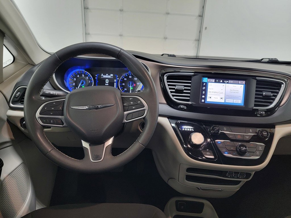 Used 2023 Chrysler Voyager LX FWD image 12