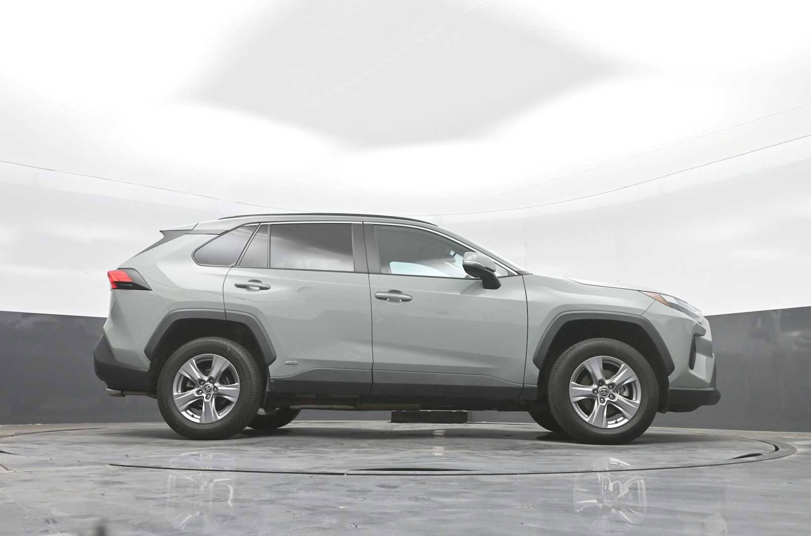 Used 2022 Toyota RAV4 XLE w/ XLE Grade Weather Package AWD/4WD image 28