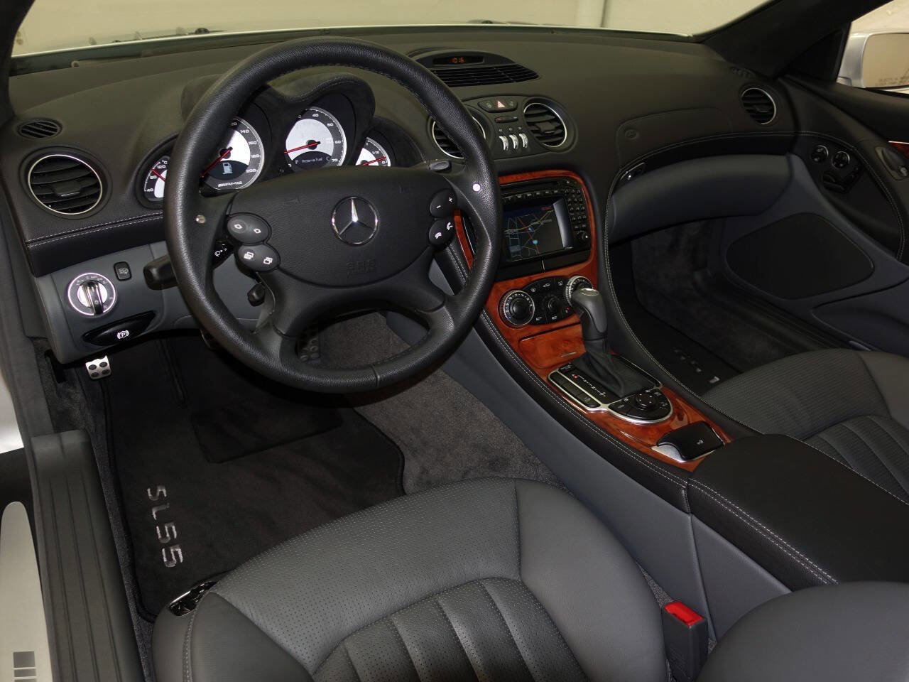 Used 2004 Mercedes-Benz SL 55 AMG SL 55 AMG 2dr Convertible image 2