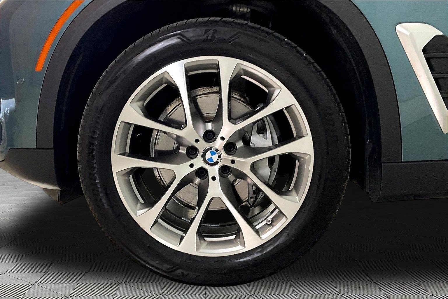 Used 2025 BMW X5 xDrive40i w/ Premium Package AWD/4WD image 34