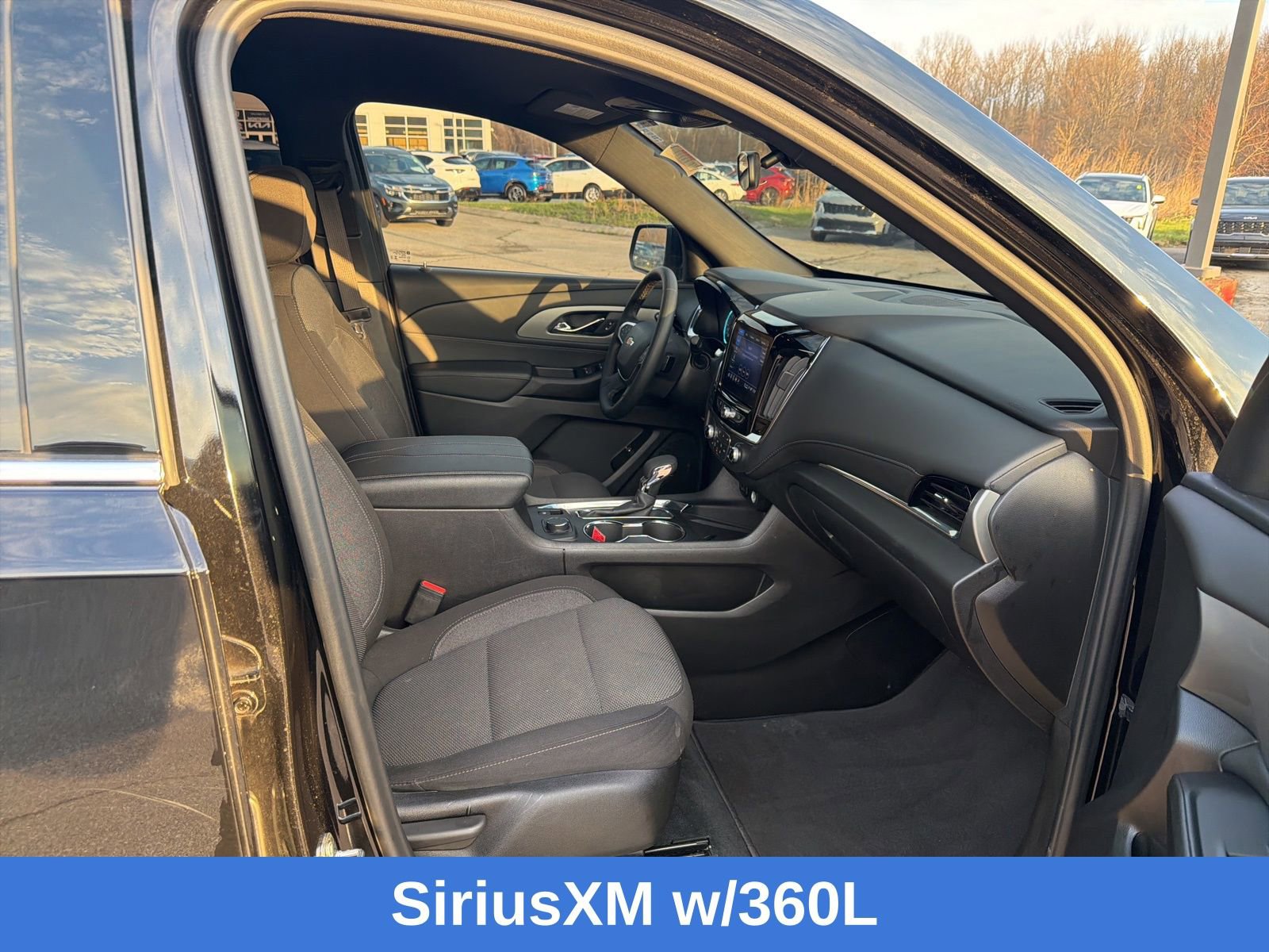 Used 2023 Chevrolet Traverse LT image 24