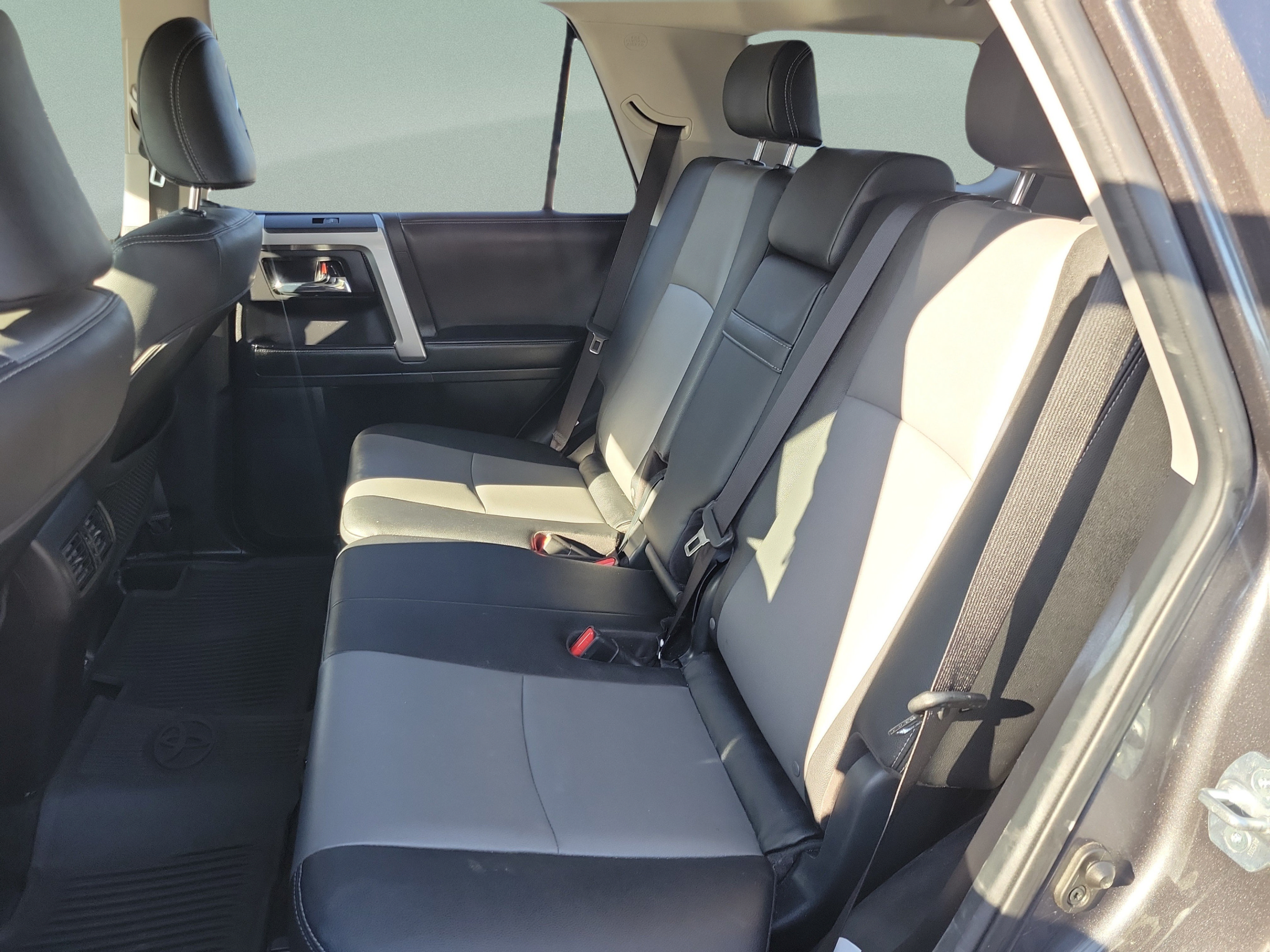 Used 2021 Toyota 4Runner SR5 Premium w/ Moonroof Package AWD/4WD image 20