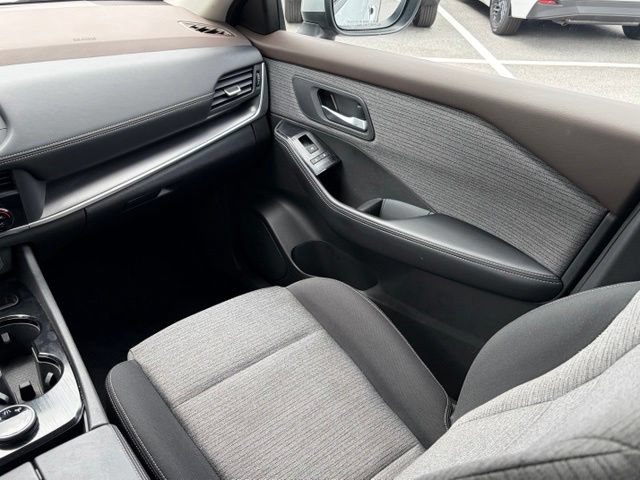 Used 2023 Nissan Rogue SV AWD/4WD image 34
