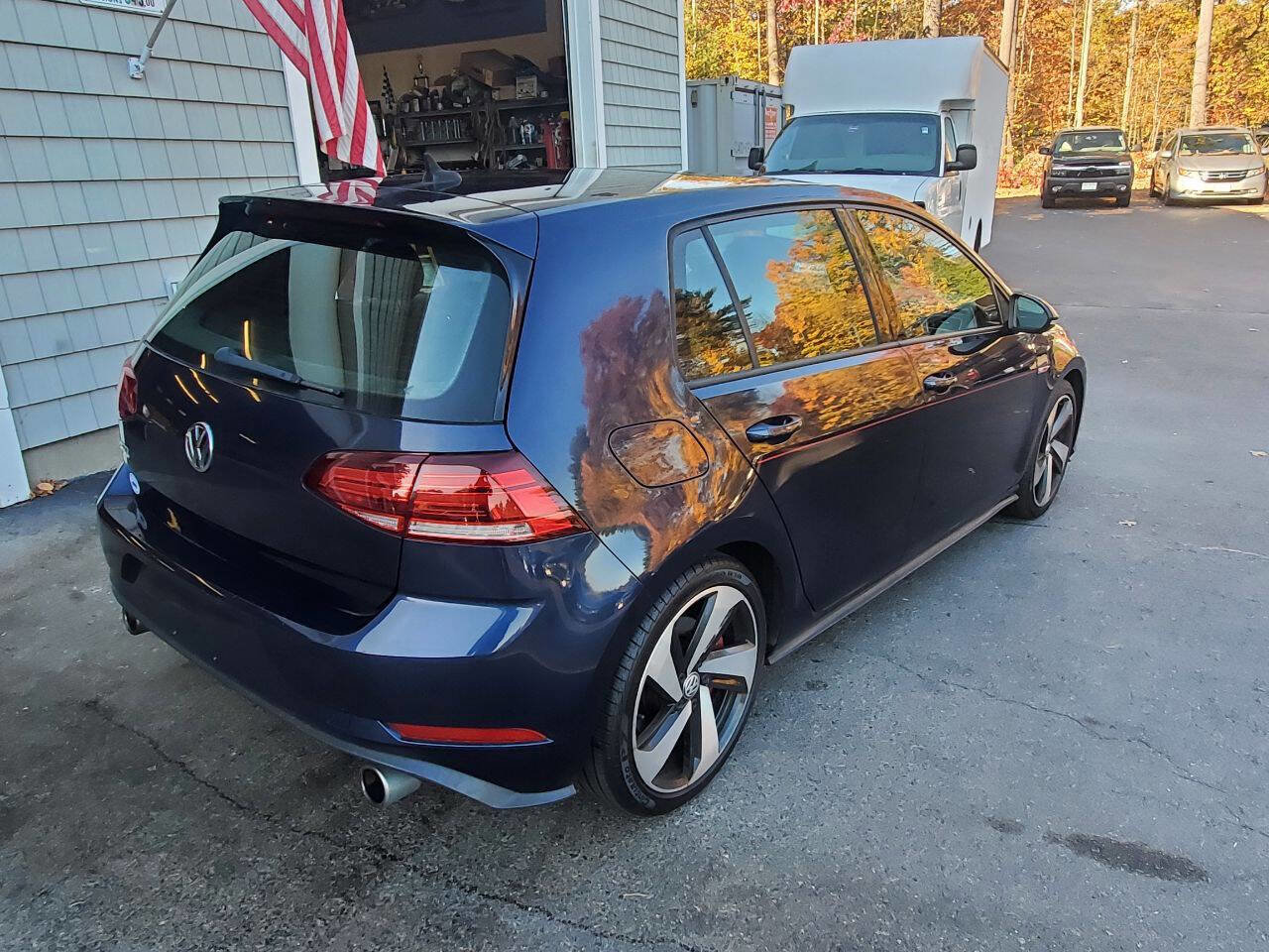 Used 2018 Volkswagen GTI SE FWD image 8