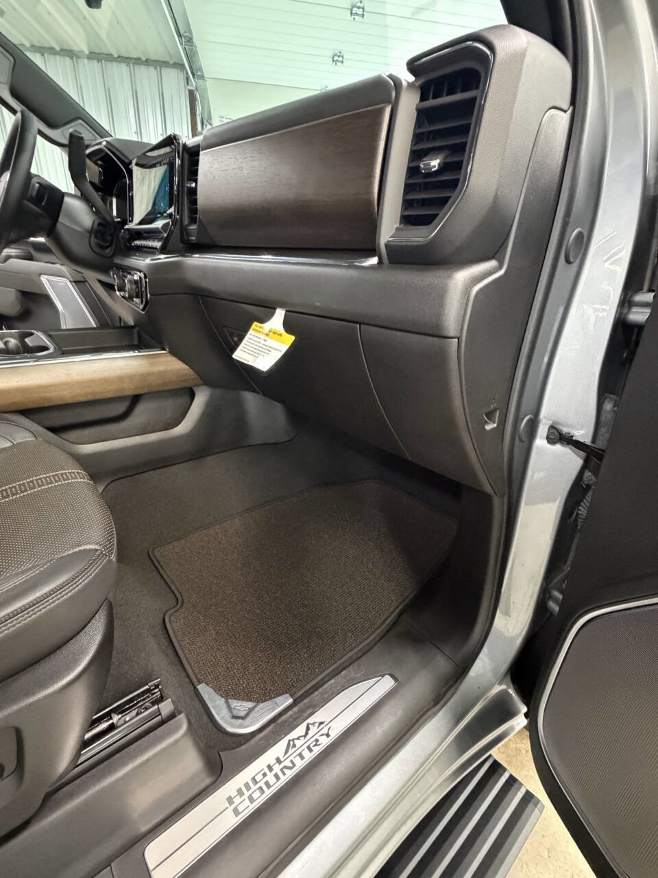 Used 2024 Chevrolet Silverado 2500 High Country w/ High Country Premium Package image 39