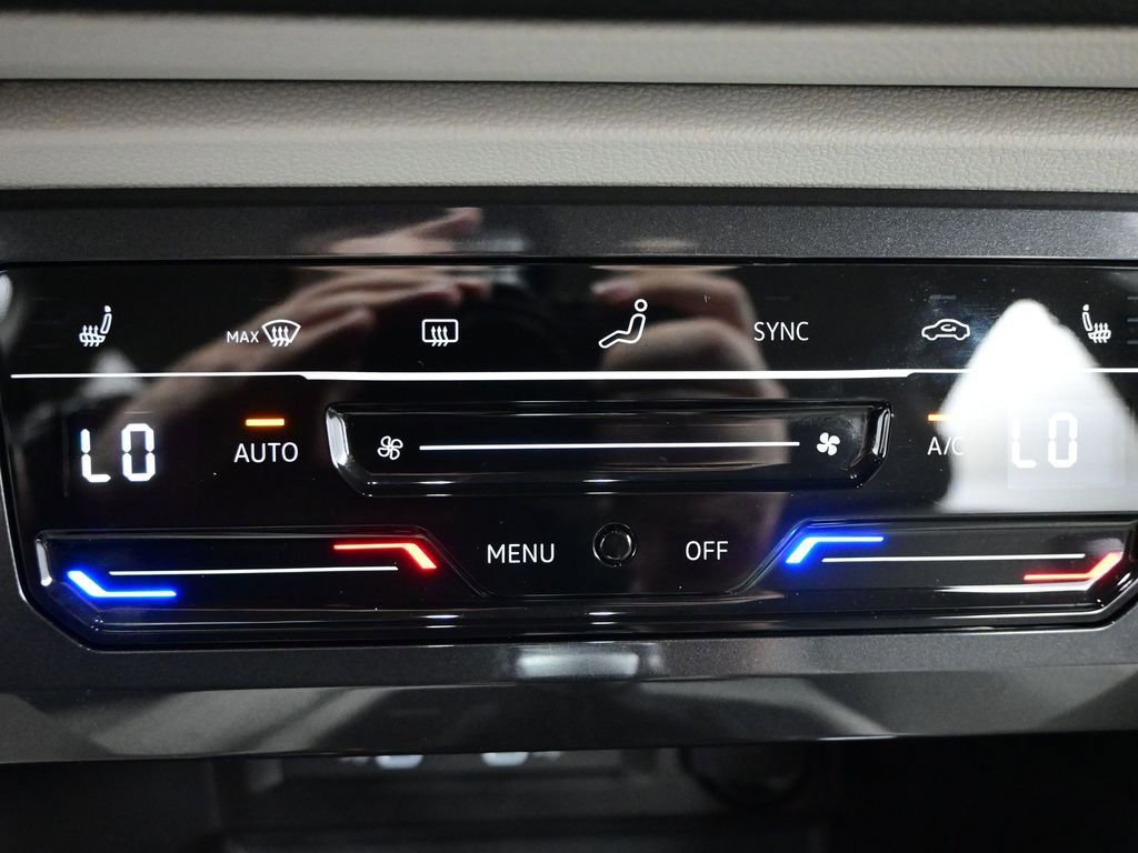 Used 2024 Volkswagen Tiguan SE image 17