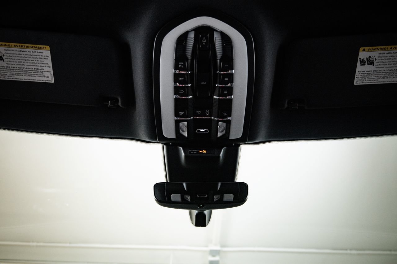 Certified 2023 Porsche Macan Turbo AWD/4WD image 20